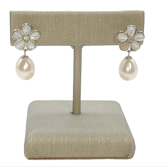 925 Sterling Silver White Cultured Freshwater Pearl Stud Earrings Flower Shape - Picture 1 of 8